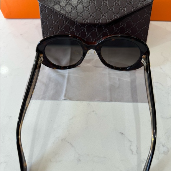 Gucci Round Havana Oversized Sunglasses - Picture 5 of 7